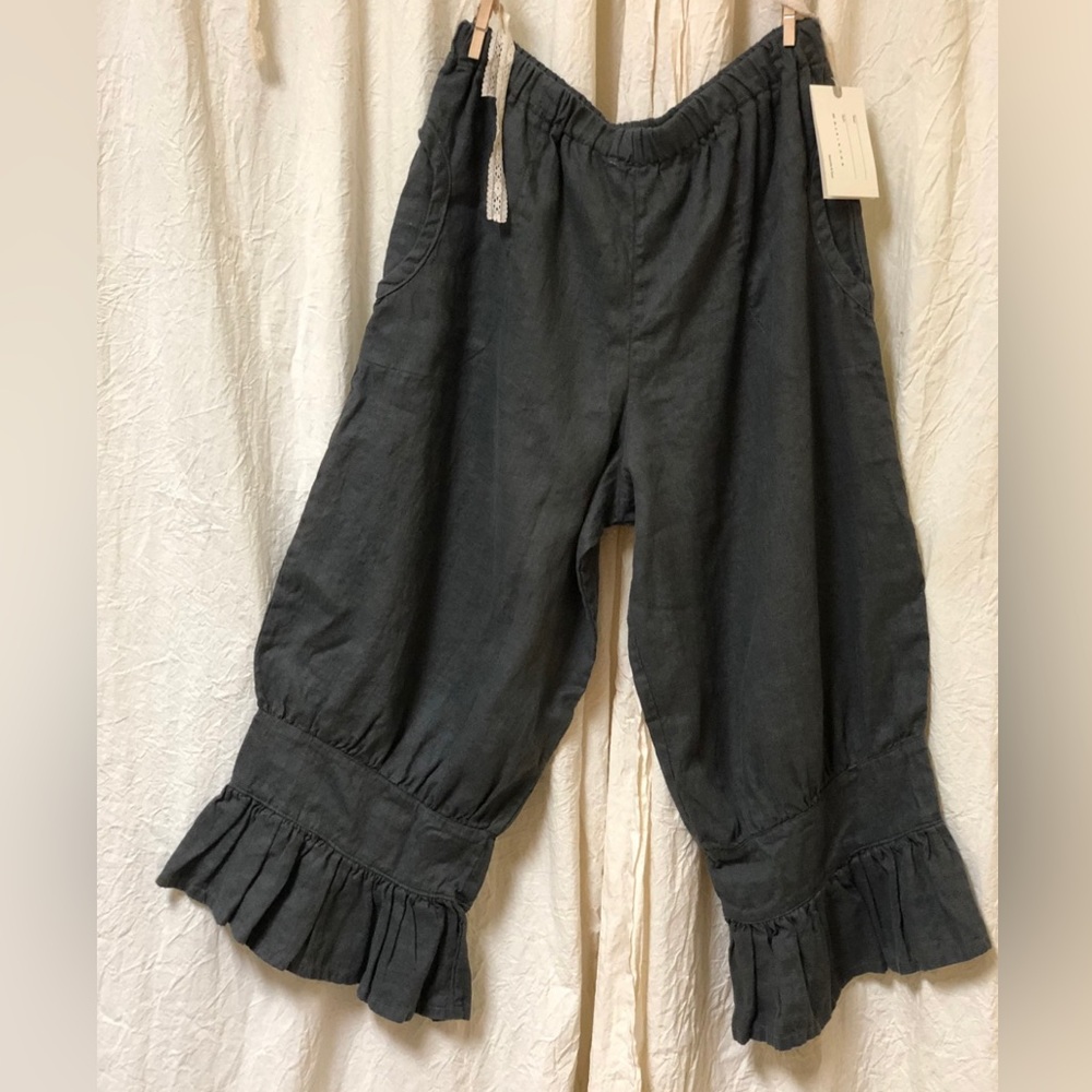 Linen White Ruffled Cropped Pants - Picture 2 of 9